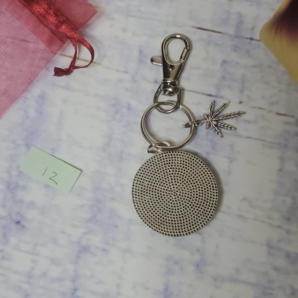 Handmade Leaf Keychain - Picture 3 of 4